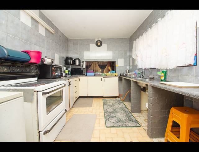 6 BEDROOM FREESTANDING FOR SALE IN MOBENI HEIGHTS